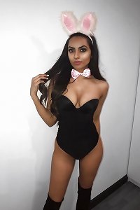 beautiful UK Indian Nikki bikini legs showcase luxurious teenager